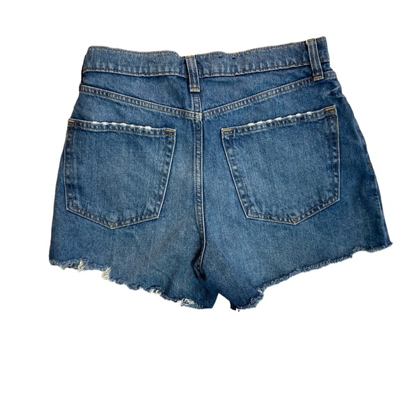 Gap 4" High Rise Distressed Stride Short - Picture 2 of 6